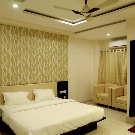 Hotel Kamad Giri,Ujjain Ujaim Exterior foto