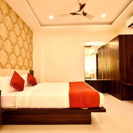 Hotel Kamad Giri,Ujjain Ujaim Exterior foto