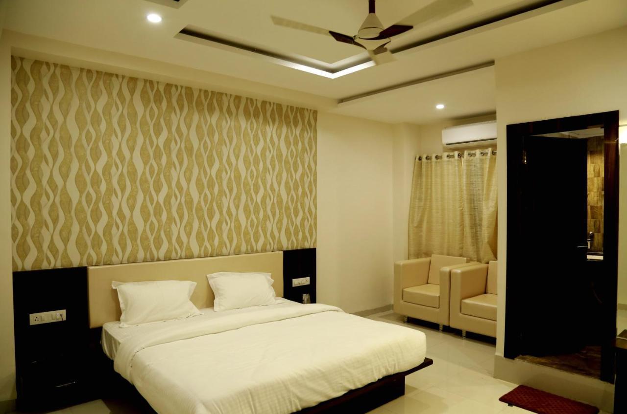 Hotel Kamad Giri,Ujjain Ujaim Exterior foto